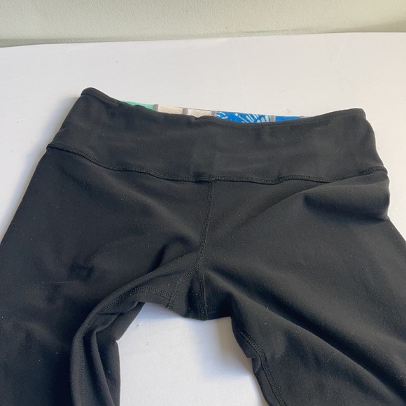 Reversable Lululemon Capris Size 4 - Picture 14 of 14